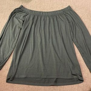 Hollister loose top, can wear off the shoulder